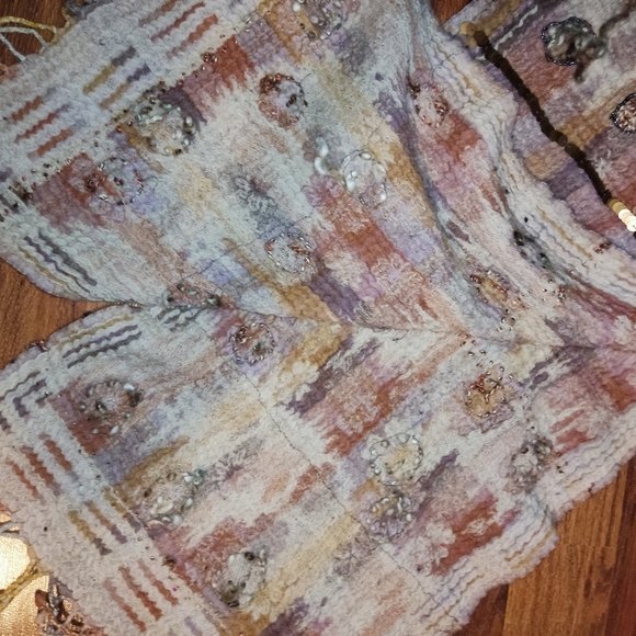 100% Wool embroidered Scarf Wrap - Picture 4 of 8